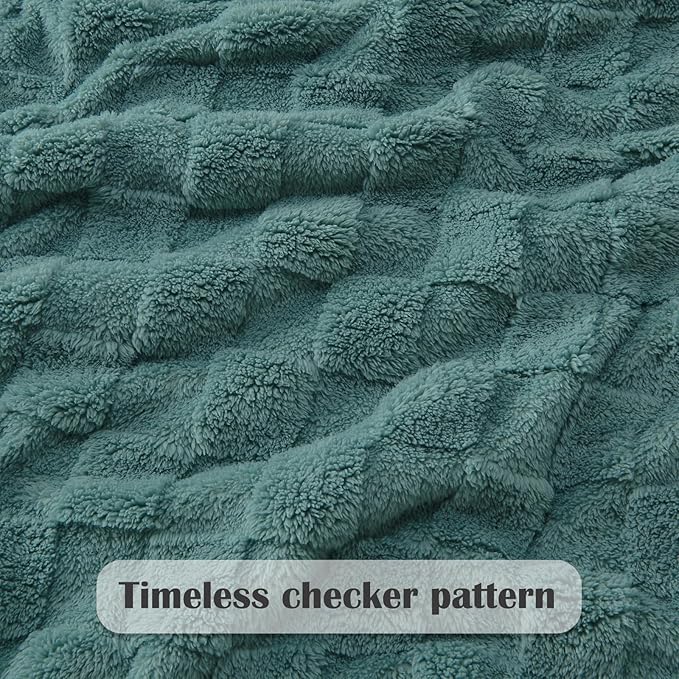 NEWCOSPLAY Super Soft King Blanket Light Teal Premium Silky Flannel Fleece 3D Checkered Lightweight Bed Blanket All Season Use (Light Teal Checkered, King(90"x110"))