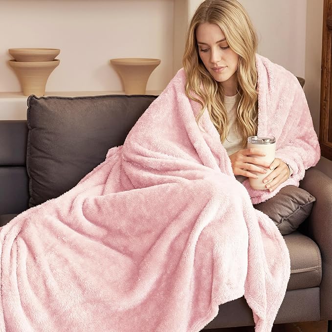 Exclusivo Mezcla Plush Fuzzy Fleece Bed Blanket King Size, Super Soft, Fluffy and Warm Blankets for Couch, Bed, All Season (Light Pink, 90x104 Inches)