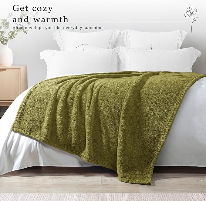 Exclusivo Mezcla Soft Fleece Throw Blanket for Couch, Super Soft Velvet Plush Fleece Blankets, Fuzzy Cozy and Warm for Winter, 50x60 Inches, Olive Green