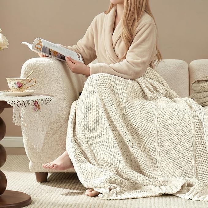Amélie Home Knit Throw Blanket, Soft Chenille Cozy Breathable Chevron Chunky Decorative Blanket for Couch, Bed & Sofa, French-Inspired Lightweight Warm Gift for Women, Ivory, 50"x60"