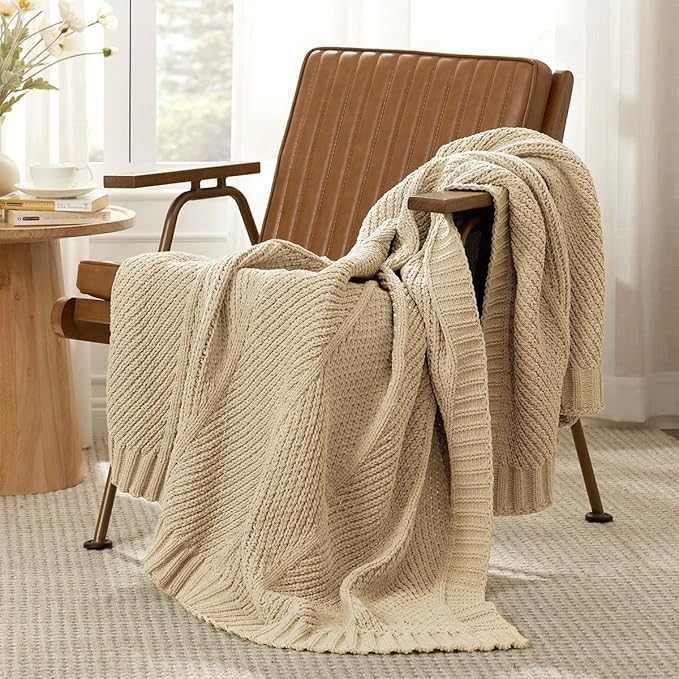 Amélie Home Knit Throw Blanket, Soft Chenille Cozy Breathable Chevron Chunky Decorative Blanket for Couch, Bed & Sofa, French-Inspired Lightweight Warm Gift for Women, Beige, 60"x80"