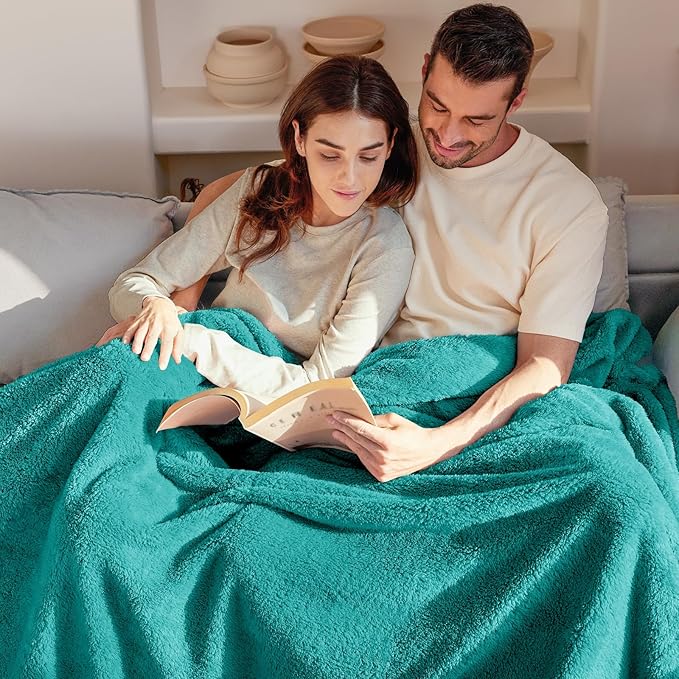 Exclusivo Mezcla Twin Size Blanket for Bed, Super Soft Velvet Plush Fleece Blankets, Fuzzy Cozy and Warm for Winter, 60x80 Inches, Teal