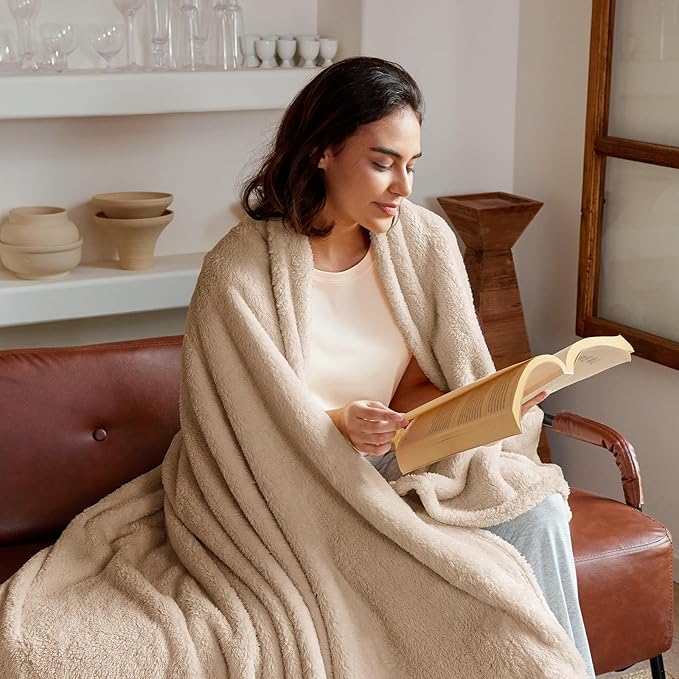 Exclusivo Mezcla Twin Size Blanket for Bed, Super Soft Velvet Plush Fleece Blankets, Fuzzy Cozy and Warm for Winter, 60x80 Inches, Camel