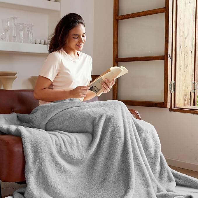 Exclusivo Mezcla Queen Size Blanket for Bed, Super Soft Velvet Plush Fleece Blankets, Fuzzy Cozy and Warm for Winter, 90x90 Inches, Light Grey