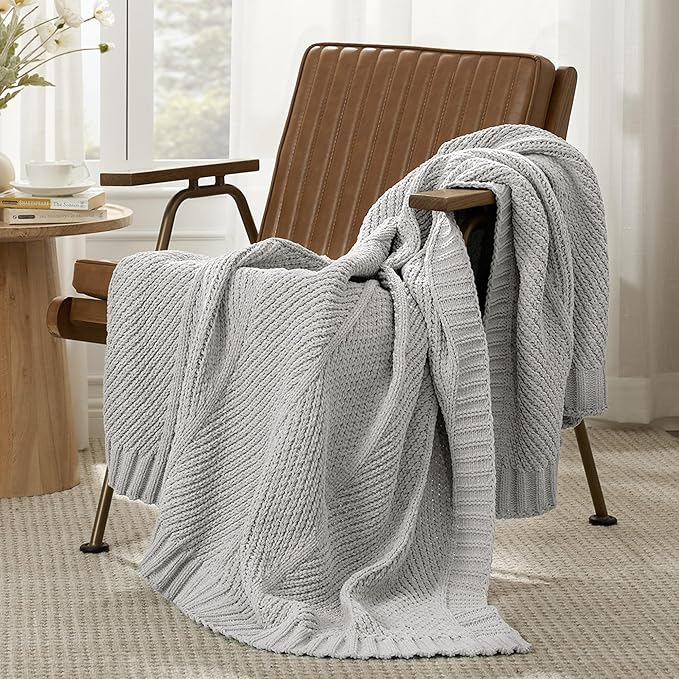 Amélie Home Knit Throw Blanket, Soft Chenille Cozy Breathable Chevron Chunky Decorative Blanket for Couch, Bed & Sofa, French-Inspired Lightweight Warm Gift for Women, Light Gray, 50"x60"