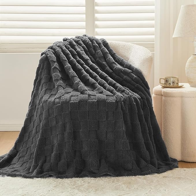 NEWCOSPLAY Super Soft Twin Blanket Dark Grey Premium Silky Flannel Fleece 3D Checkered Lightweight Bed Blanket All Season Use (Dark Grey Checkered, Twin(60"x80"))