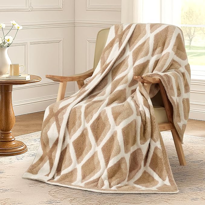 Amélie Home Knit Throw Blanket for Couch, Super Soft Fuzzy Cozy Throw, Giftable Knitted Blanket for Women Men, Birthday, Sofa Bed Living Room Decor, 50" x 60", Diamond Beige