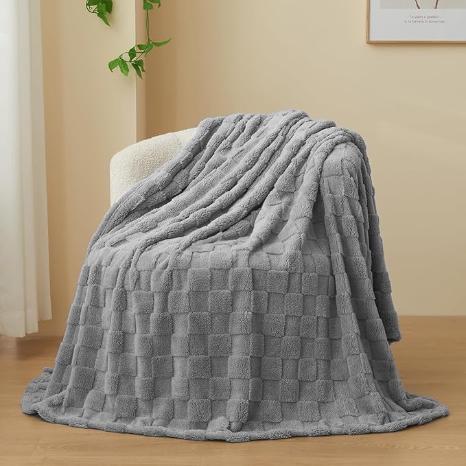 NEWCOSPLAY Super Soft Twin Blanket Grey Premium Silky Flannel Fleece 3D Checkered Lightweight Bed Blanket All Season Use (Grey Checkered, Twin(60"x80"))