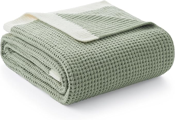 Amélie Home Chenille Throw Blanket, Soft Cozy Waffle Throw for Couch & Sofa, Warm Yet Lightweight, Breathable All-Season Throws for Women Men, Housewarming, Birthdays, 50"x60", Green
