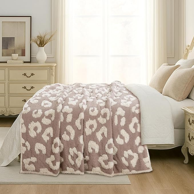 Amélie Home Knit Throw Blanket for Couch, Super Soft Fuzzy Cozy Throw, Giftable Knitted Blanket for Women Men, Birthday, Sofa Bed Living Room Decor, 50" x 60", Beige Leopard