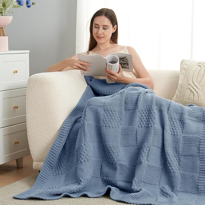 Amélie Home Knit Throw Blanket, Soft Chenille Cozy Breathable Checkered Chunky Decorative Blanket for Couch, Bed & Sofa, French-Inspired Lightweight Warm Gift for Women, Washed Blue, 50"x60"