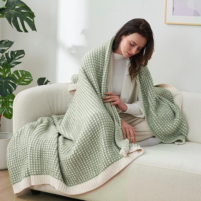 Amélie Home Knit Throw Blanket, Soft Chenille Cozy Breathable Pineapple Chunky Decorative Blanket for Couch, Bed & Sofa, French-Inspired Lightweight Warm Gift for Women, Sage Green, 50"x60"