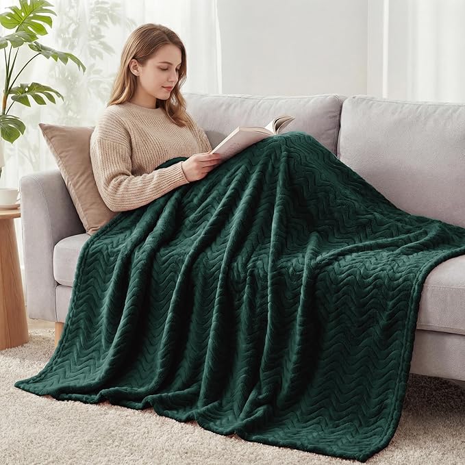 Exclusivo Mezcla Twin Blanket for Bed, Cozy Lightweight Fleece Blankets for All Season, Decorative Giftable Fuzzy Plush Wave Textured Suitable for Women, Men, Forest Green, 90x66 Inches