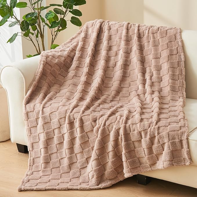 NEWCOSPLAY Super Soft King Blanket Taupe Premium Silky Flannel Fleece 3D Checkered Lightweight Bed Blanket All Season Use (Taupe Checkered, King(90"x110"))