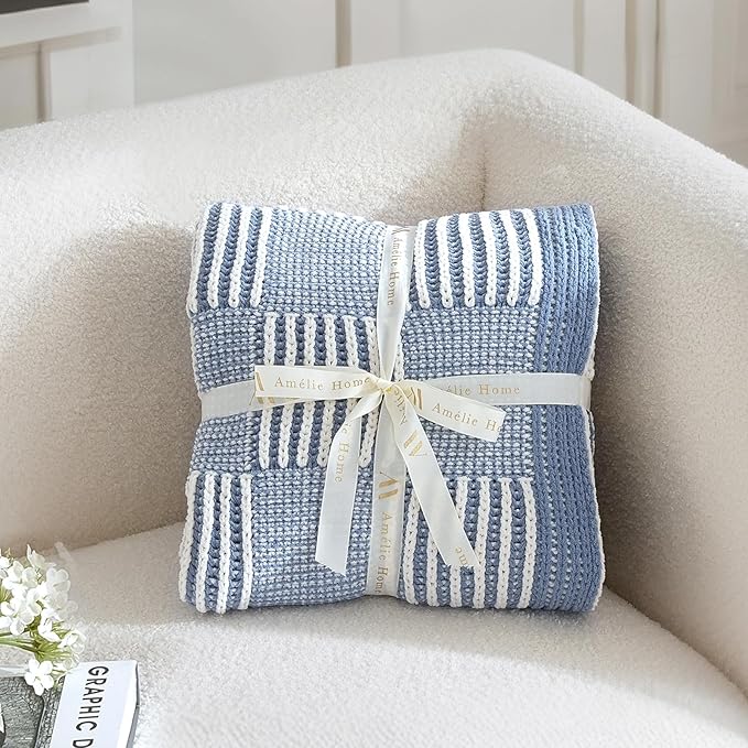 Amélie Home Knit Throw Blanket, Soft Chenille Cozy Breathable Pineapple Chunky Decorative Blanket for Couch, Bed & Sofa, French-Inspired Lightweight Warm Gift for Women, Washed Blue, 60"x80"