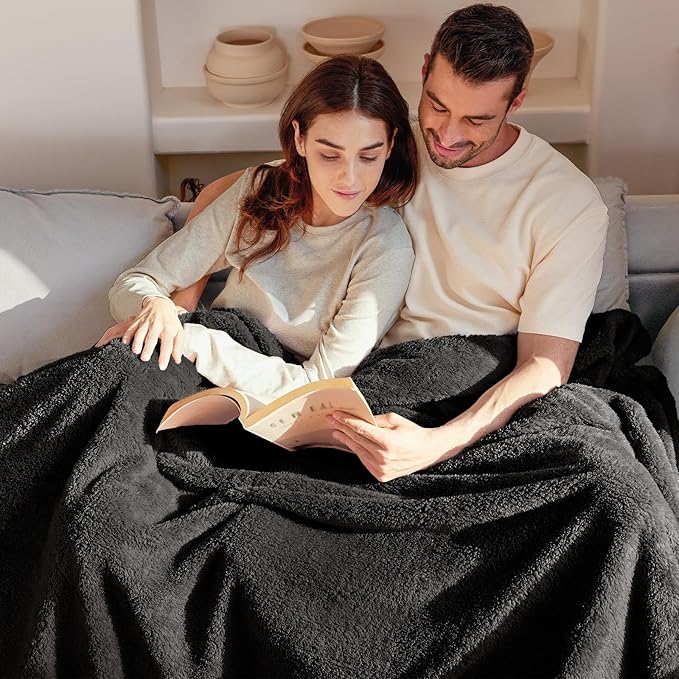 Exclusivo Mezcla Queen Size Blanket for Bed, Super Soft Velvet Plush Fleece Blankets, Fuzzy Cozy and Warm for Winter, 90x90 Inches, Black