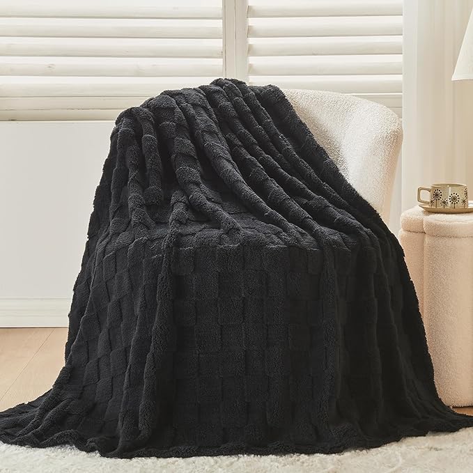 NEWCOSPLAY Super Soft Queen Blanket Black Premium Silky Flannel Fleece 3D Checkered Lightweight Bed Blanket All Season Use (Black Checkered, Queen(90"x90"))