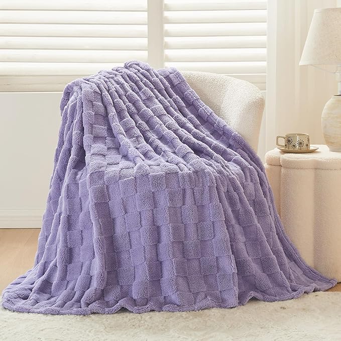 NEWCOSPLAY Super Soft Throw Blanket Lavender Premium Silky Flannel Fleece 3D Checkered Lightweight Bed Blanket All Season Use (Lavender Checkered, Throw(50"x70"))