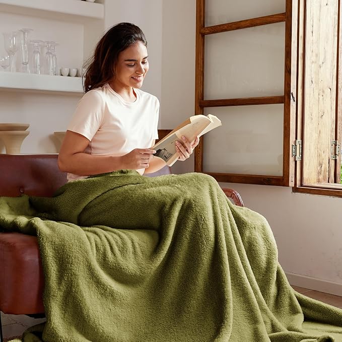 Exclusivo Mezcla Queen Size Blanket for Bed, Super Soft Velvet Plush Fleece Blankets, Fuzzy Cozy and Warm for Winter, 90x90 Inches, Olive Green
