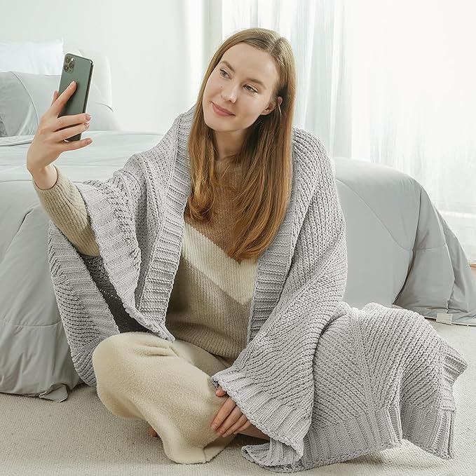 Amélie Home Knit Throw Blanket, Soft Chenille Cozy Breathable Chevron Chunky Decorative Blanket for Couch, Bed & Sofa, French-Inspired Lightweight Warm Gift for Women, Light Gray, 50"x60"