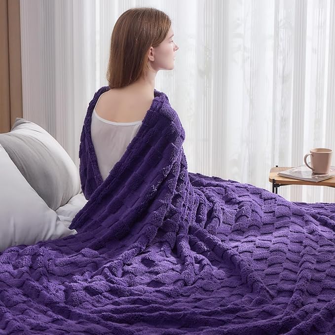 NEWCOSPLAY Super Soft King Blanket Purple Premium Silky Flannel Fleece 3D Checkered Lightweight Bed Blanket All Season Use (Purple Checkered, King(90"x110"))