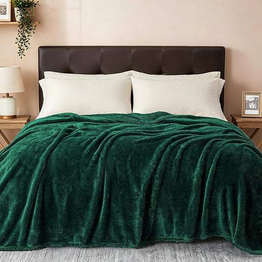 Exclusivo Mezcla Plush Fuzzy Fleece Bed Blanket King Size, Super Soft, Fluffy and Warm Blankets for Couch, Bed, All Season (Forest Green, 90x104 inches)