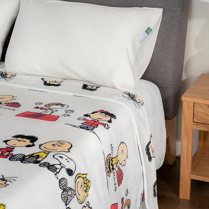 Berkshire Blanket VelvetLoft Cute Character Snoopy Plush Blanket, Peanuts Gang, Full/Queen 90 in x 90 in (Official Peanuts Product)