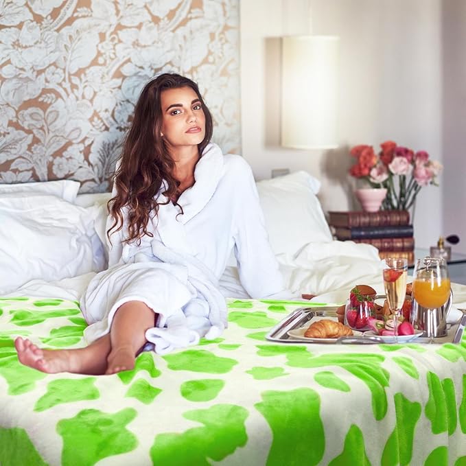 HSEEC Green Throw Blanket Fleece Cozy Blankets & Throws Soft Throw Blankets for Couch