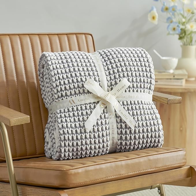 Amélie Home Knit Throw Blanket, Soft Chenille Cozy Breathable Pineapple Chunky Decorative Blanket for Couch, Bed & Sofa, French-Inspired Lightweight Warm Gift for Women, Gray, 50"x60"