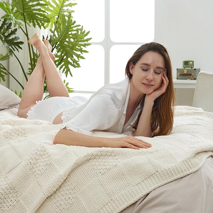 Amélie Home Knit Throw Blanket, Soft Chenille Cozy Breathable Checkered Chunky Decorative Blanket for Couch, Bed & Sofa, French-Inspired Lightweight Warm Gift for Women, Ivory, 50"x60"