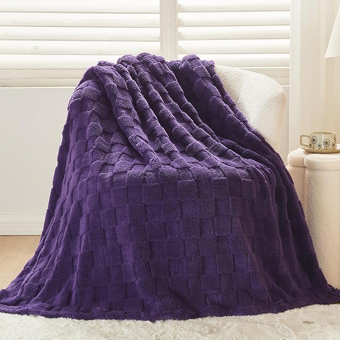 NEWCOSPLAY Super Soft Twin Blanket Purple Premium Silky Flannel Fleece 3D Checkered Lightweight Bed Blanket All Season Use (Purple Checkered, Twin(60"x80"))