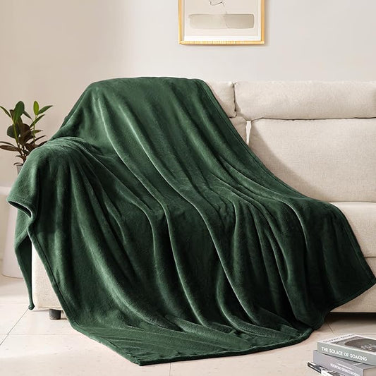 BEAUTEX Fleece Throw Blanket for Couch Sofa or Bed??? Throw Size Soft Fuzzy Plush Blanket, Luxury Flannel Lap Blanket, Super Cozy and Comfy for All Seasons (Emerald Green, 50" x 60")