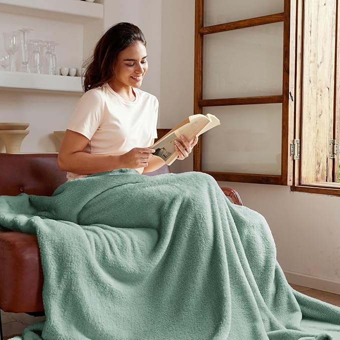 Exclusivo Mezcla Soft Fleece Throw Blanket for Couch, Super Soft Velvet Plush Fleece Blankets, Fuzzy Cozy and Warm for Winter, 50x60 Inches, Celadon