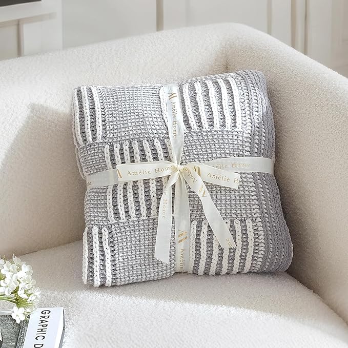 Amélie Home Knit Throw Blanket, Soft Chenille Cozy Breathable Pineapple Chunky Decorative Blanket for Couch, Bed & Sofa, French-Inspired Lightweight Warm Gift for Women, Gray, 50"x60"