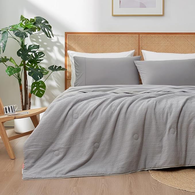 Amélie Home Waffle Cooling Comforter Twin Size, Q-Max 0.45 Reversible Lightweight Cooling Blanket for Hot Sleepers, Breathable Bedding for Night Sweats, 68"x90", Cool Gray