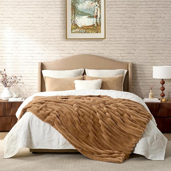 Cozy Bliss Faux Fur Throw Blanket for Couch, Cozy Warm Plush Striped Blanket for Sofa Bedroom Living Room, 50 * 60 Inches Toasty Brown