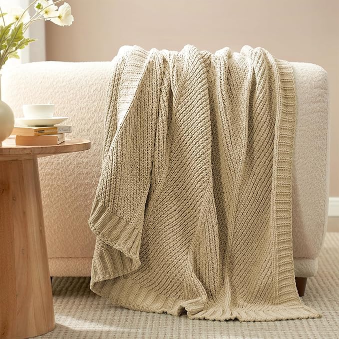 Amélie Home Knit Throw Blanket, Soft Chenille Cozy Breathable Chevron Chunky Decorative Blanket for Couch, Bed & Sofa, French-Inspired Lightweight Warm Gift for Women, Beige, 60"x80"