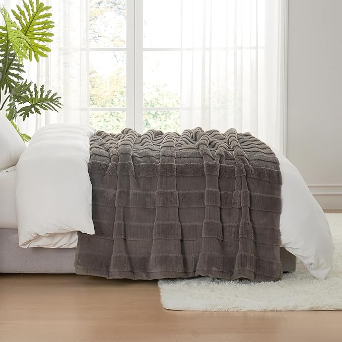 Amélie Home Luxury Striped Faux Fur Throw Blanket for Couch, Soft Cozy Fuzzy Fluffy Soft Plush Blankets Sofa Chair Gift Blankets for Women, 60"x80", Charcoal Gray
