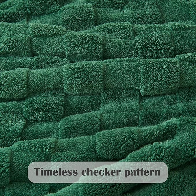 NEWCOSPLAY Super Soft King Blanket Dark Green Premium Silky Flannel Fleece 3D Checkered Lightweight Bed Blanket All Season Use (Dark Green Checkered, King(90"x110"))