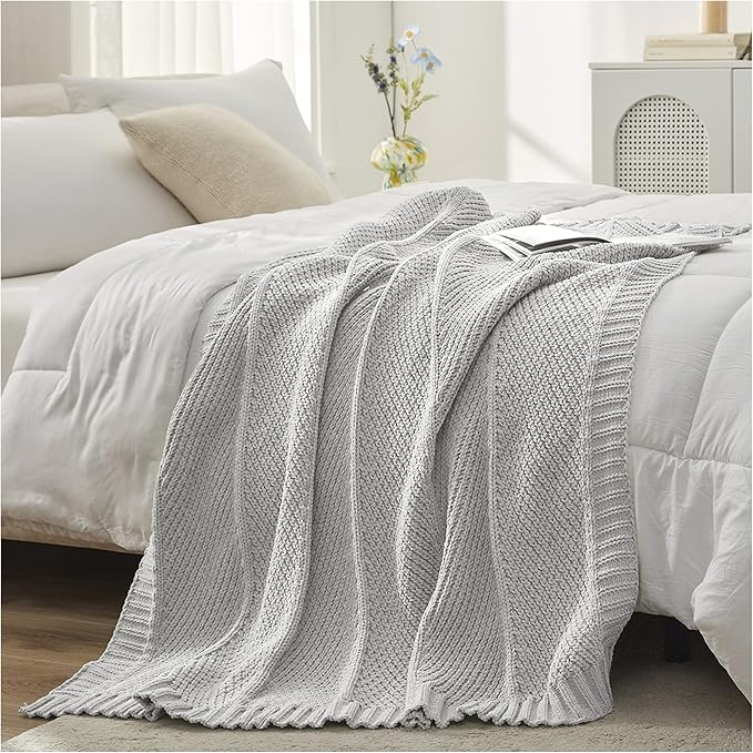 Amélie Home Knit Throw Blanket, Soft Chenille Cozy Breathable Chevron Chunky Decorative Blanket for Couch, Bed & Sofa, French-Inspired Lightweight Warm Gift for Women, Light Gray, 50"x60"