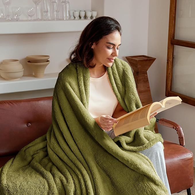 Exclusivo Mezcla Soft Fleece Throw Blanket for Couch, Super Soft Velvet Plush Fleece Blankets, Fuzzy Cozy and Warm for Winter, 50x60 Inches, Olive Green