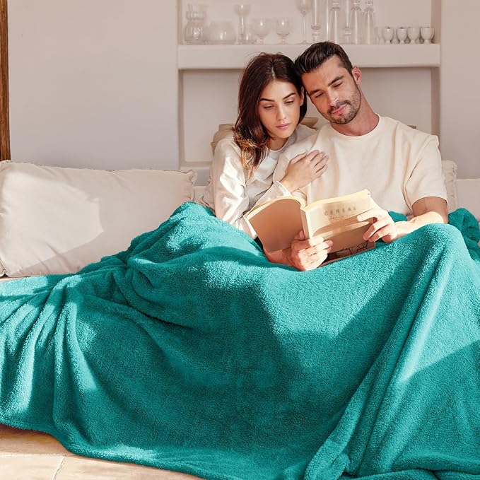 Exclusivo Mezcla Soft Fleece Throw Blanket for Couch, Super Soft Velvet Plush Fleece Blankets, Fuzzy Cozy and Warm for Winter, 50x60 Inches, Teal