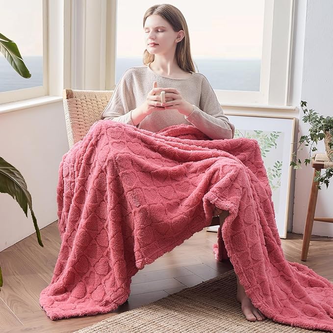NEWCOSPLAY Super Soft King Blanket Coral Pink Love Premium Silky Flannel Fleece 3D Heart Checkered Lightweight Bed Blanket All Season Use (Coral Pink Love, King(90"x110"))