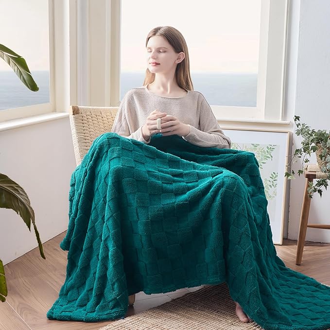 NEWCOSPLAY Super Soft King Blanket Dark Teal Premium Silky Flannel Fleece 3D Checkered Lightweight Bed Blanket All Season Use (Dark Teal Checkered, King(90"x110"))