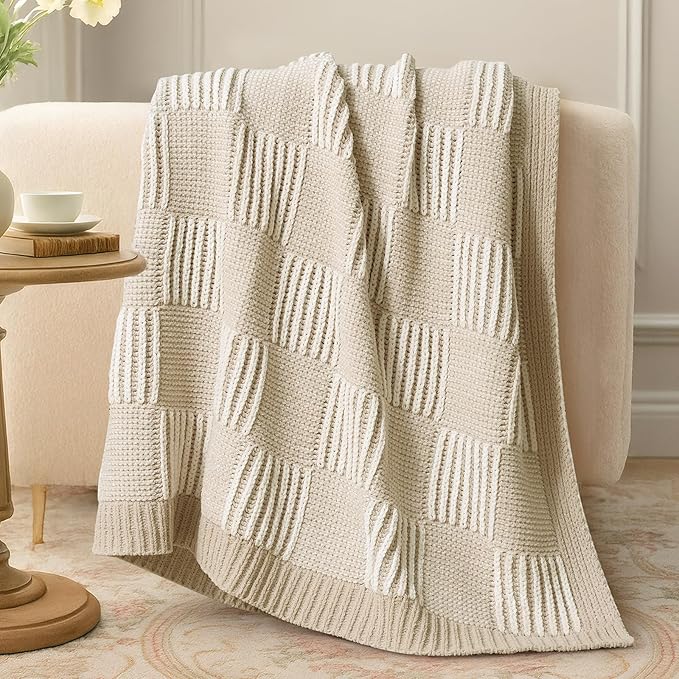 Amélie Home Knit Throw Blanket, Soft Chenille Cozy Breathable Pineapple Chunky Decorative Blanket for Couch, Bed & Sofa, French-Inspired Lightweight Warm Gift for Women, Beige, 50"x60"