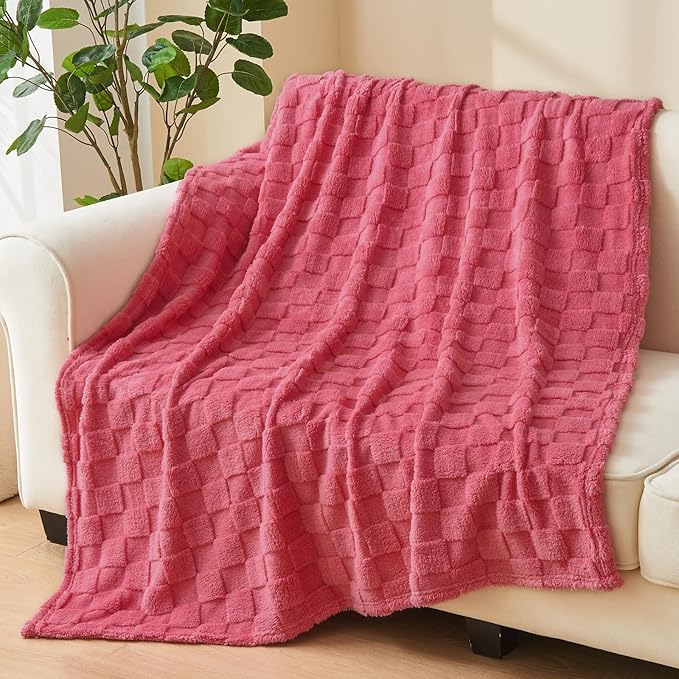 NEWCOSPLAY Super Soft King Blanket Coral Pink Premium Silky Flannel Fleece 3D Checkered Lightweight Bed Blanket All Season Use (Coral Pink Checkered, King(90"x110"))