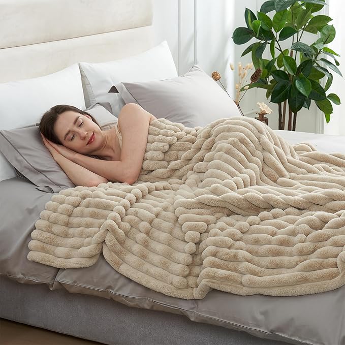 Amélie Home Faux Fur Throw Blanket for Couch, Cozy Fuzzy Fluffy Fur Luxurious Soft Striped Plush Gift Blankets for Family Sofa Chair Bedroom, 55"x70", Beige