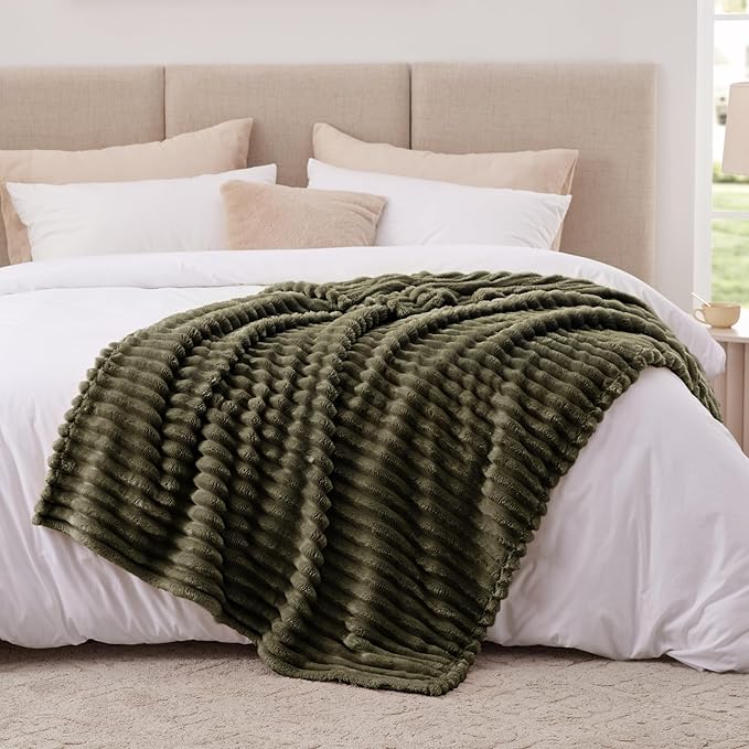 EXQ Home Fleece Throw Blanket for Couch or Bed - 3D Stripe Jacquard Decorative Blankets - Cozy Soft Lightweight Fuzzy Flannel Blanket Suitable for All Seasons(50"??60",Dark Green)