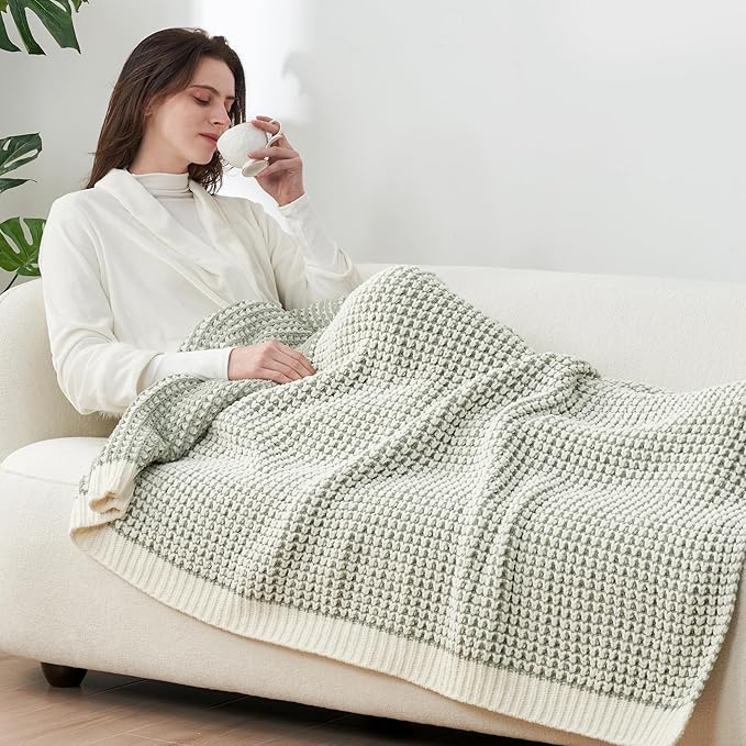 Amélie Home Knit Throw Blanket, Soft Chenille Cozy Breathable Pineapple Chunky Decorative Blanket for Couch, Bed & Sofa, French-Inspired Lightweight Warm Gift for Women, Sage Green, 50"x60"