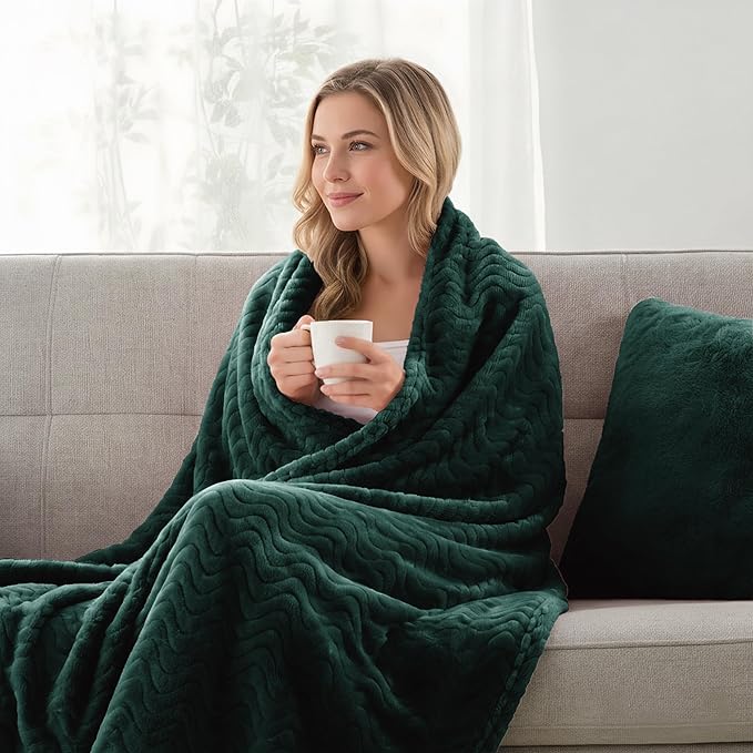 Exclusivo Mezcla Queen Blanket for Bed, Cozy Lightweight Fleece Blankets for All Season, Decorative Giftable Fuzzy Plush Wave Textured Suitable for Women, Men, Forest Green, 90x90 Inches